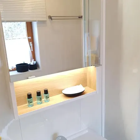 アパート Berge Bytilly - Ruhiges Waldrand-refugium Mit Balkon, Gartenblick & Naehe Zum Woerthersee フェルデン・アム・ヴェルターゼー